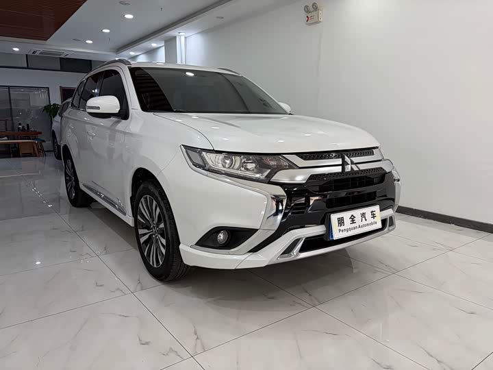 Фото 3 - Mitsubishi Outlander