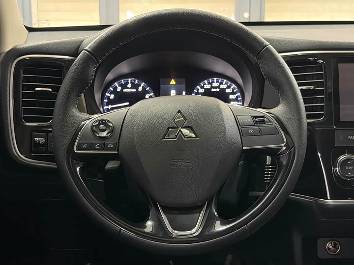 Фото 7 - Mitsubishi Outlander