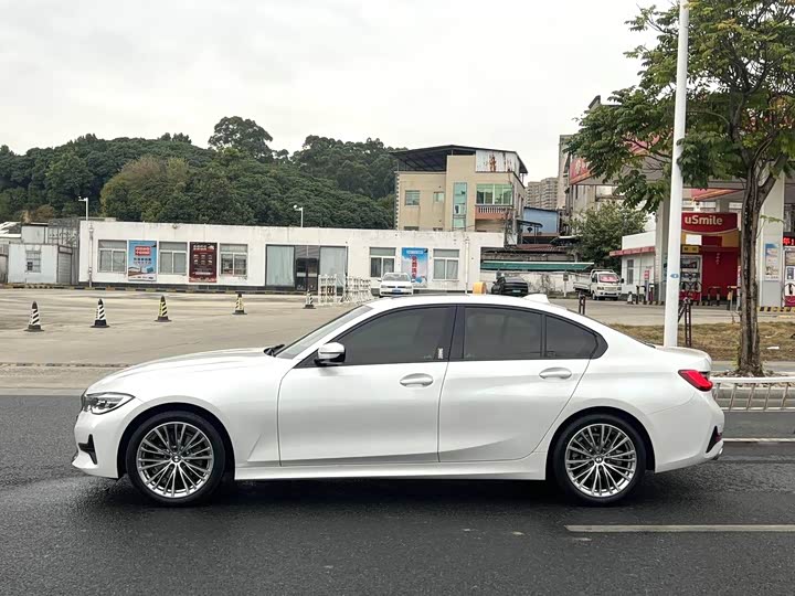 Photo 3 - BMW 3 Series