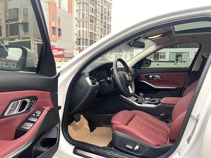 Photo 9 - BMW 3 Series