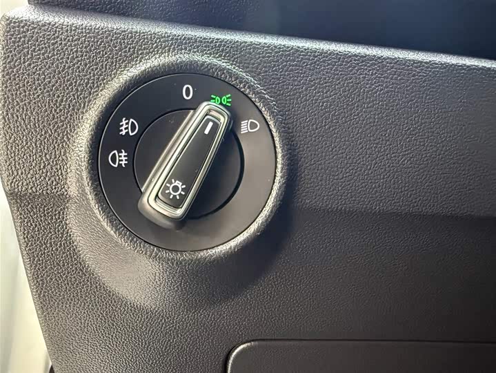 Фото 9 - Volkswagen T-Roc