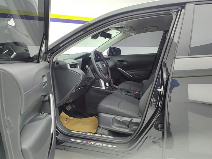 Photo 9 - Toyota Corolla Cross