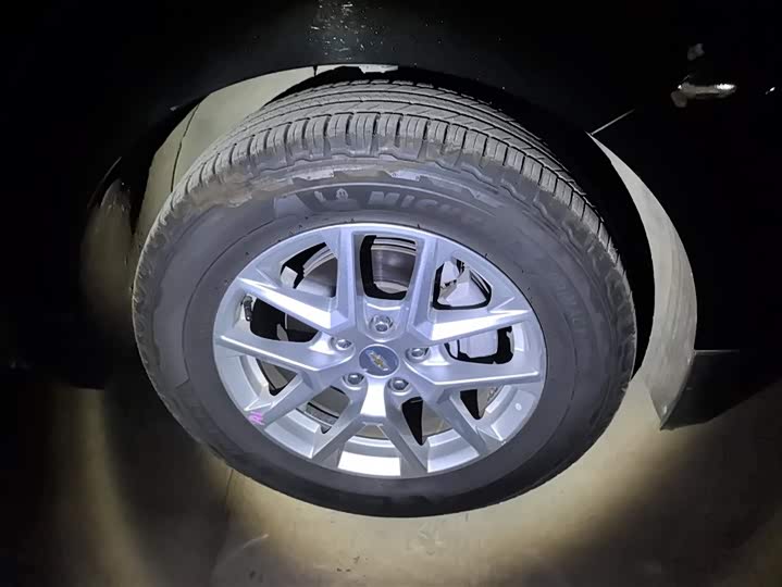 Фото 6 - Chevrolet Equinox