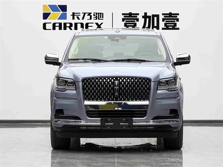 Фото 2 - Lincoln Navigator