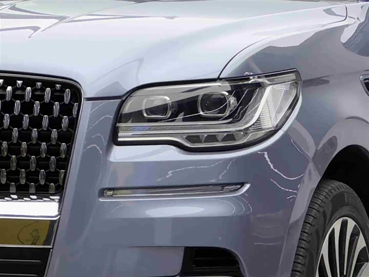 Фото 3 - Lincoln Navigator