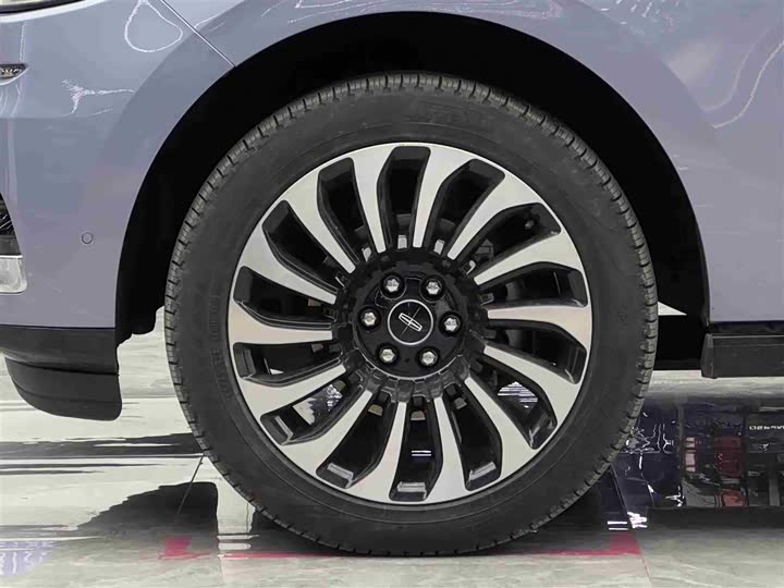 Фото 4 - Lincoln Navigator