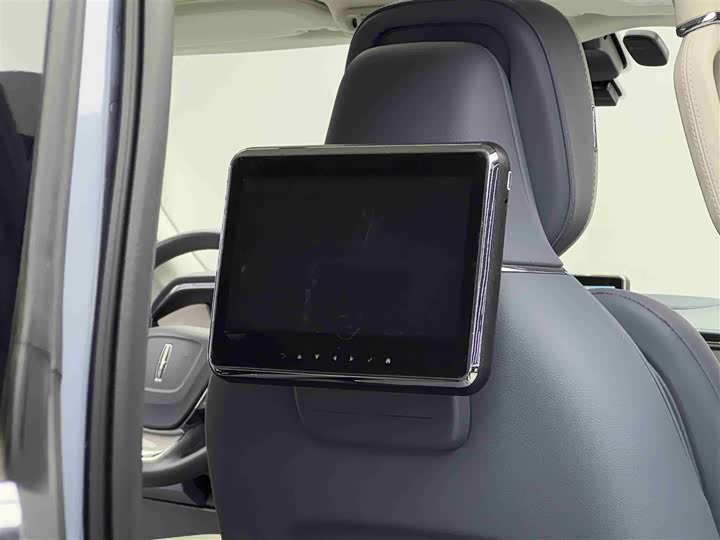 Фото 9 - Lincoln Navigator