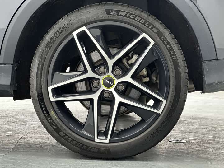 Фото 9 - Roewe RX5