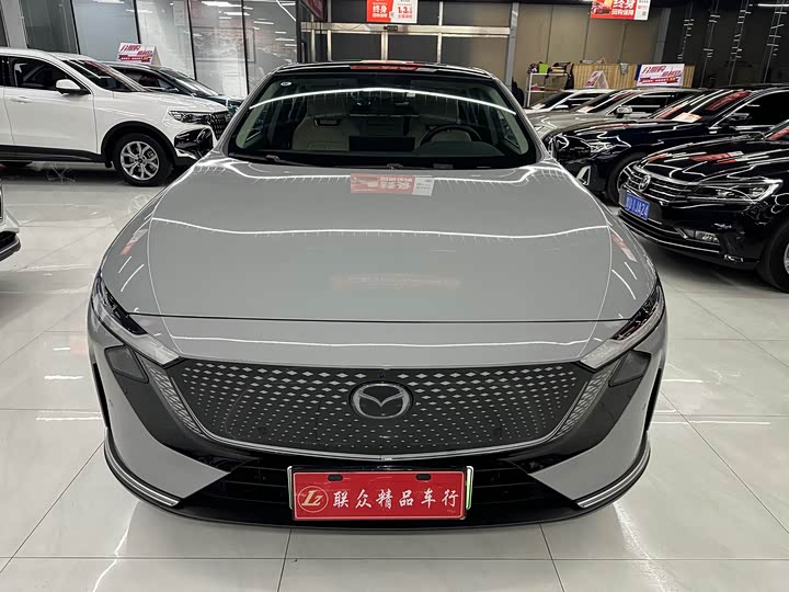 Фото 2 - Mazda EZ-6