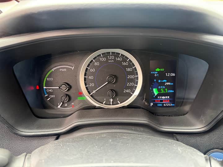 Фото 9 - Toyota Corolla