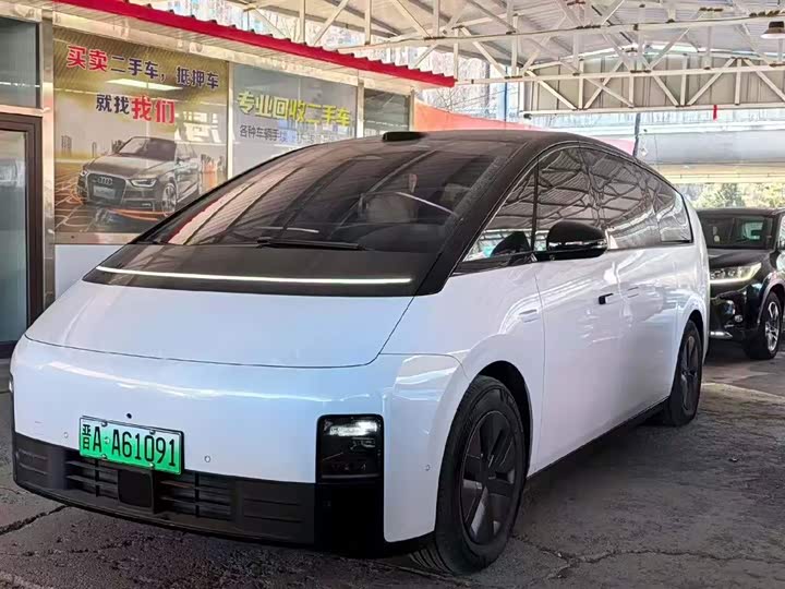 Фото 1 - LiXiang Mega