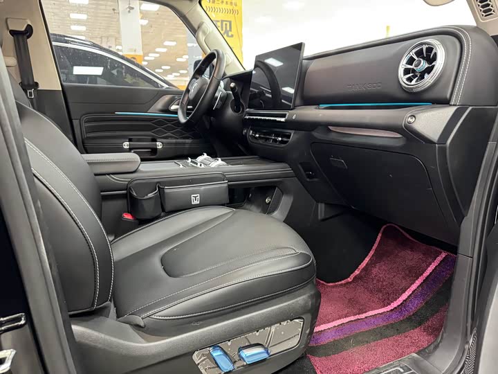 Фото 5 - Tank 300