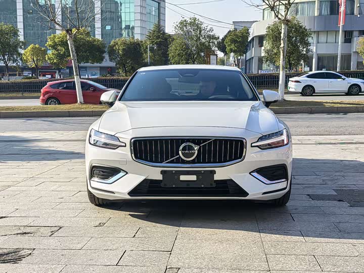 Фото 2 - Volvo S60