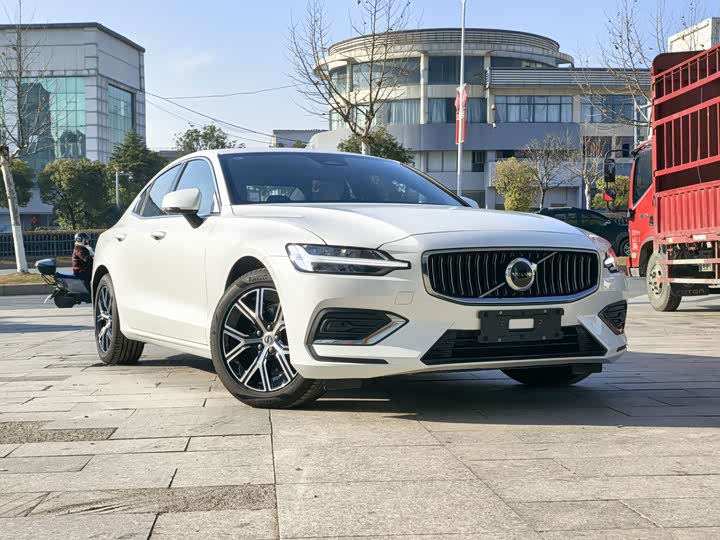Фото 3 - Volvo S60