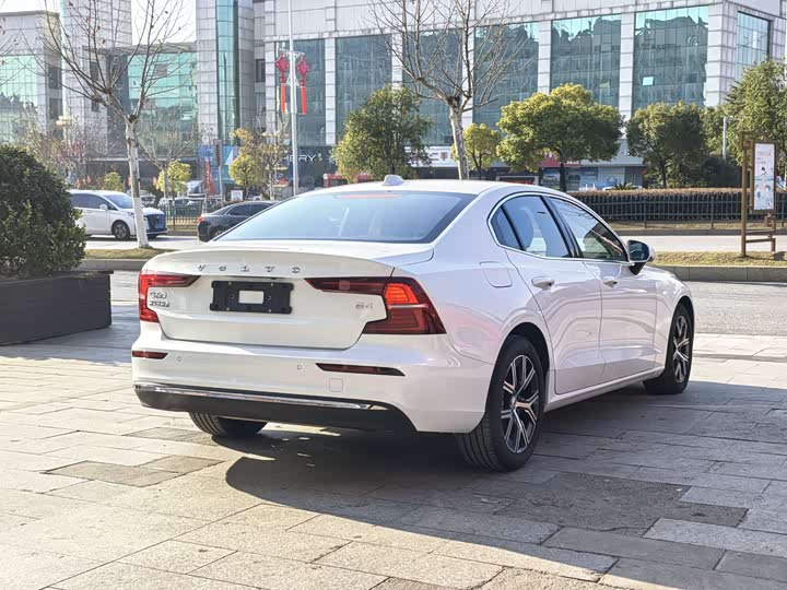 Фото 4 - Volvo S60