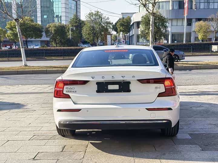 Фото 5 - Volvo S60