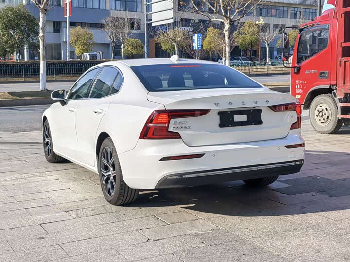 Фото 6 - Volvo S60