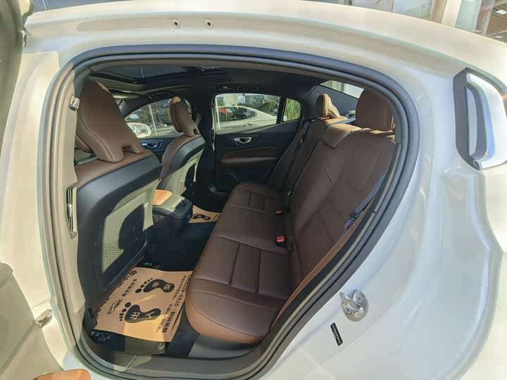 Фото 9 - Volvo S60