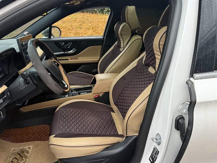 Фото 8 - Lincoln Corsair