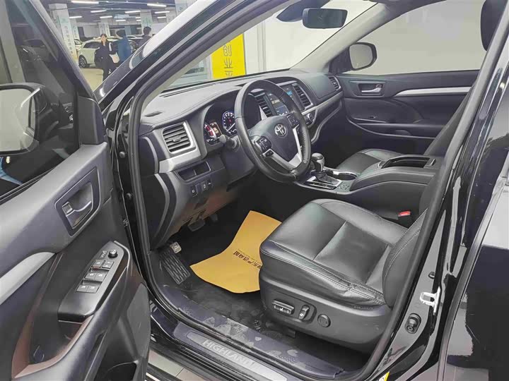 Фото 7 - Toyota Highlander