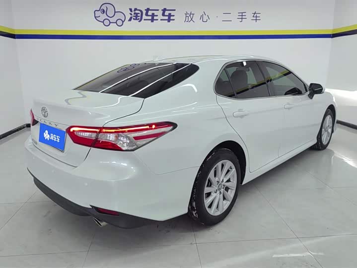 Фото 3 - Toyota Camry