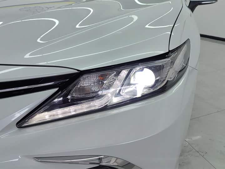 Фото 5 - Toyota Camry