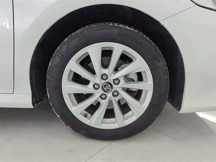 Фото 6 - Toyota Camry