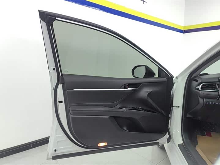 Фото 7 - Toyota Camry