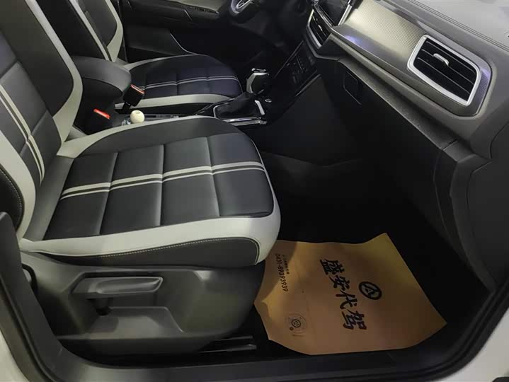 Фото 8 - Volkswagen T-Roc