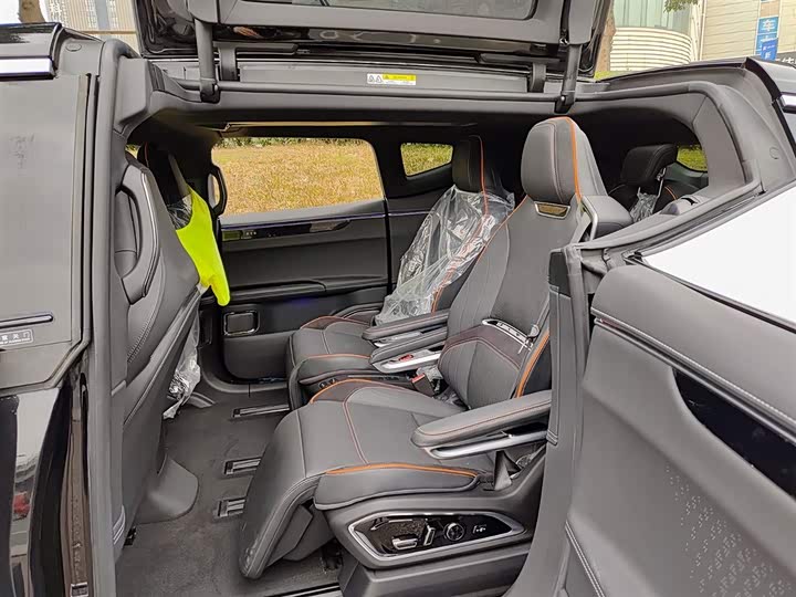 Фото 7 - HiPhi X