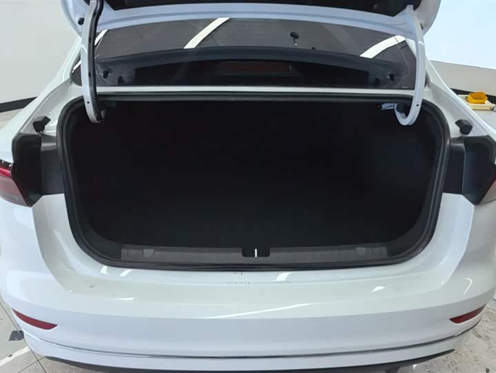 Фото 4 - Geely Emgrand