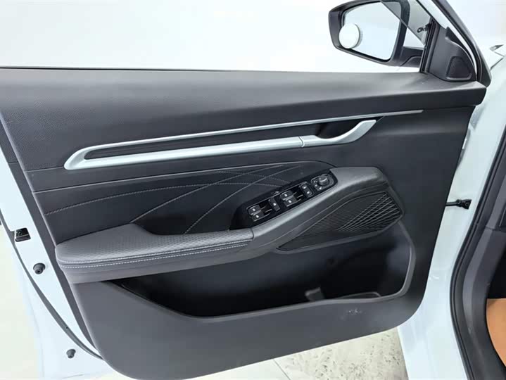 Фото 7 - Geely Emgrand