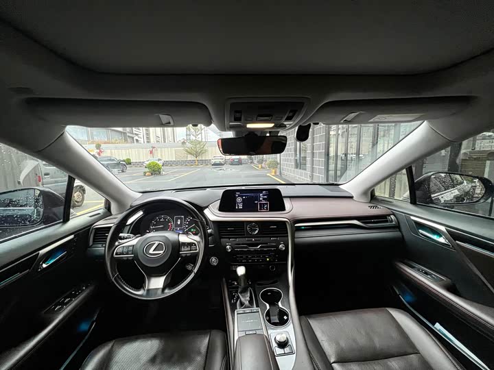 Фото 4 - Lexus RX