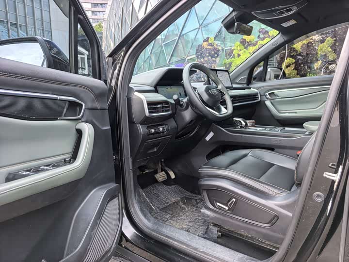 Фото 4 - Geely Okavango L