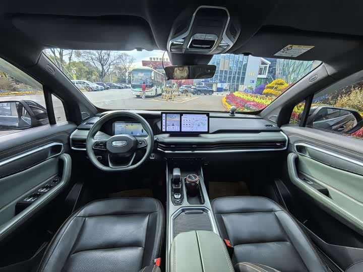 Фото 5 - Geely Okavango L