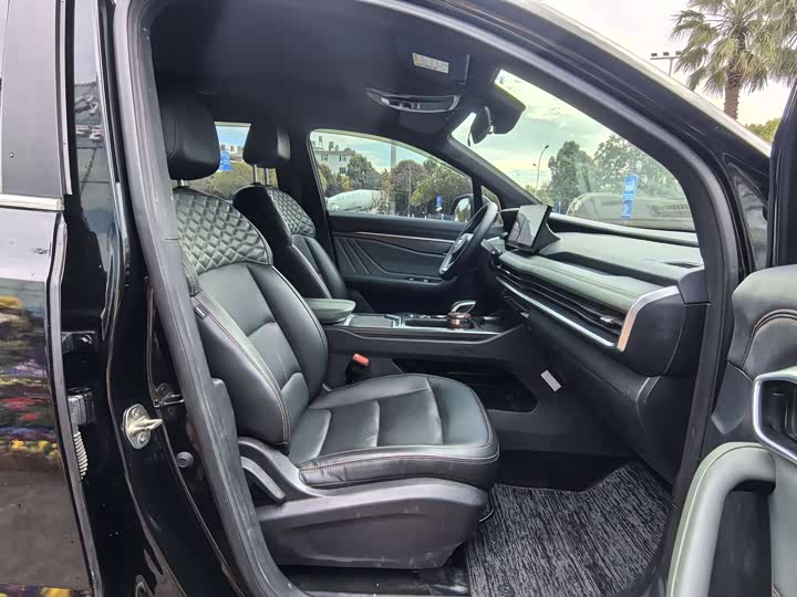 Фото 8 - Geely Okavango L