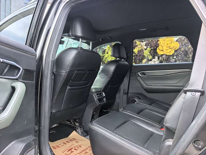 Фото 9 - Geely Okavango L