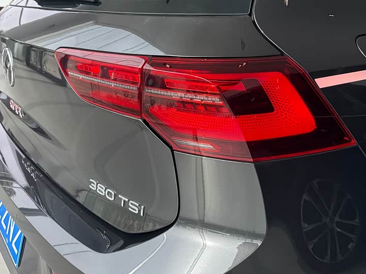 Фото 6 - Volkswagen Golf GTI