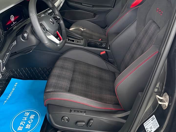 Фото 9 - Volkswagen Golf GTI