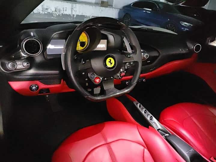 Фото 6 - Ferrari F8