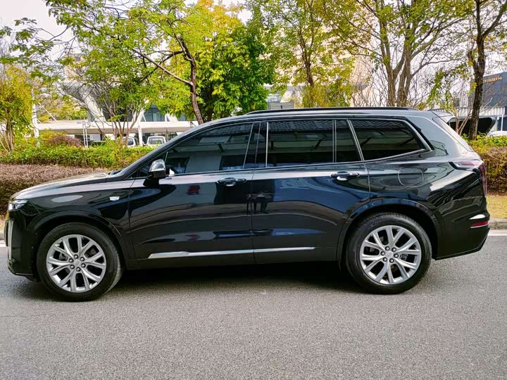 Фото 4 - Cadillac XT6