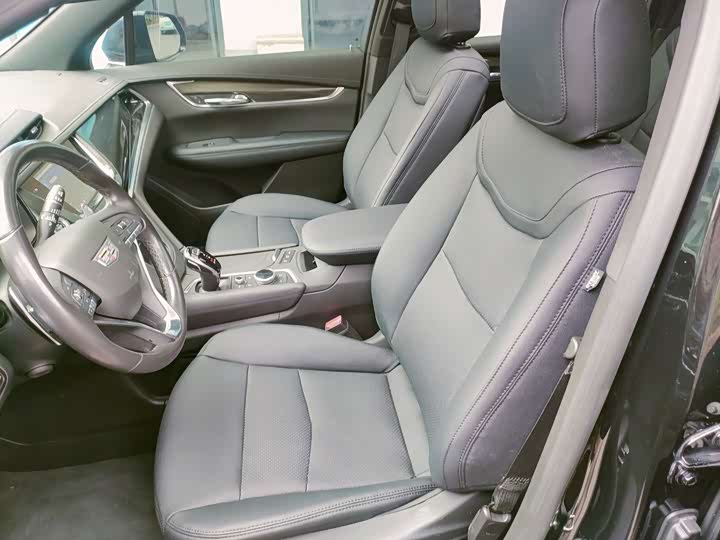 Фото 8 - Cadillac XT6