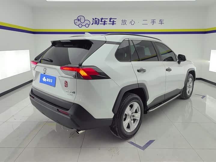 Фото 3 - Toyota RAV4