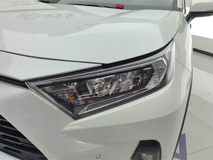 Фото 5 - Toyota RAV4