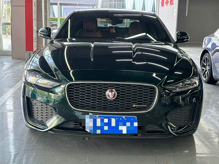 Фото 2 - Jaguar XE L