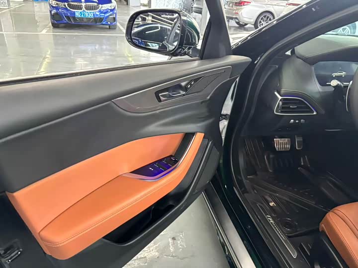 Фото 5 - Jaguar XE L