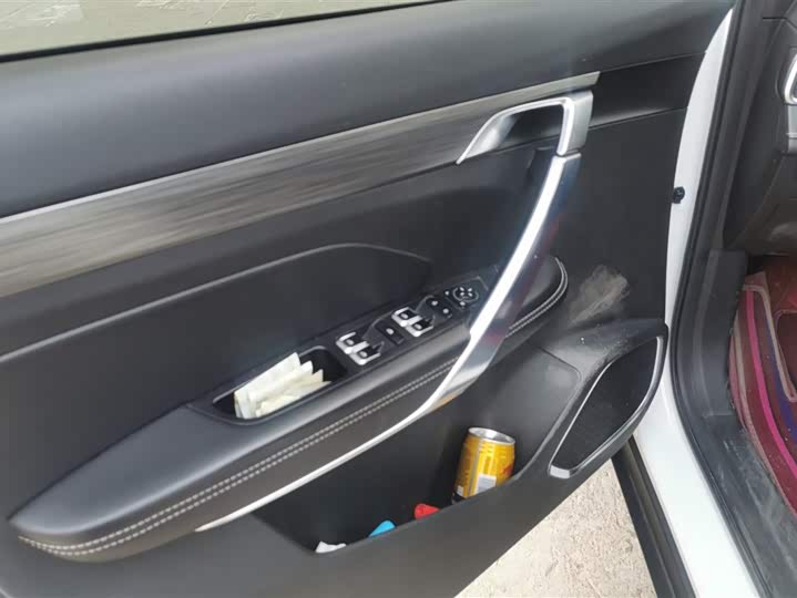 Фото 7 - Geely Atlas