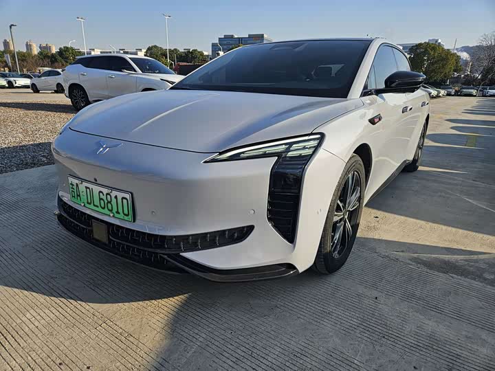 Фото 1 - Hongqi EH7