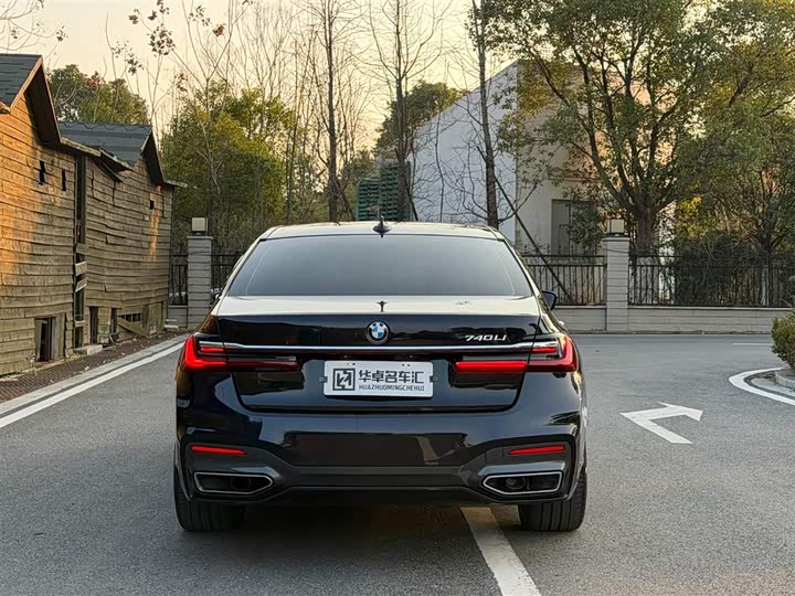 Фото 4 - BMW 7 Series