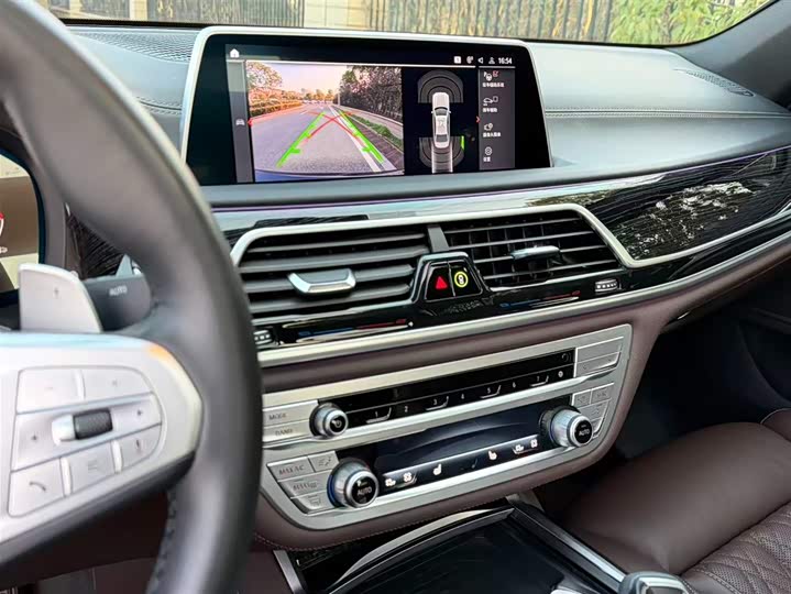 Фото 9 - BMW 7 Series